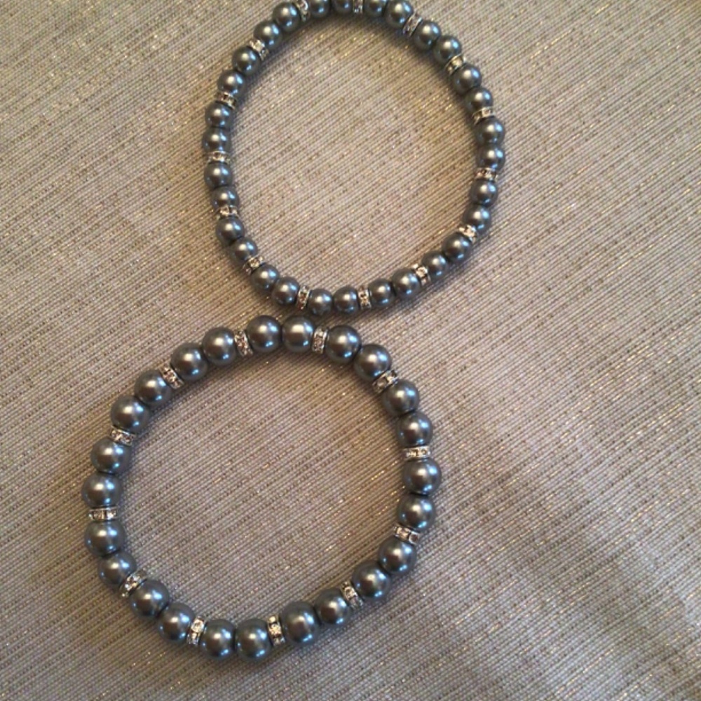 Set of 4 Faux Gray Pearl Stretch Bracelets with Rhinestone bead accents - Picture 5 of 5